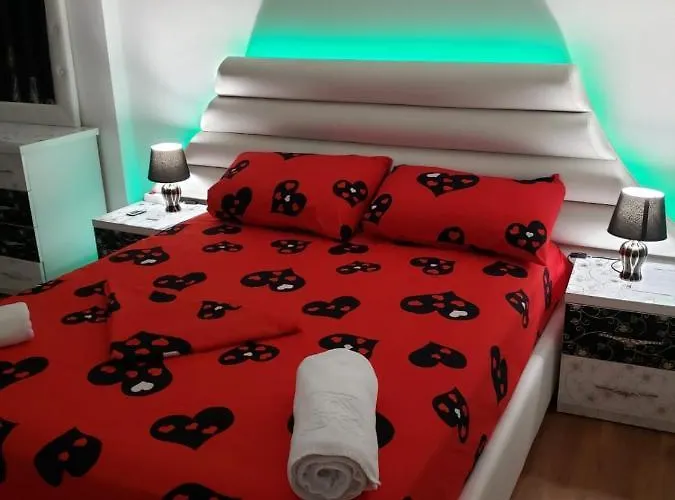 Cosy 2br Near Airport - Self Check-in 24hr Appartamento Tirana